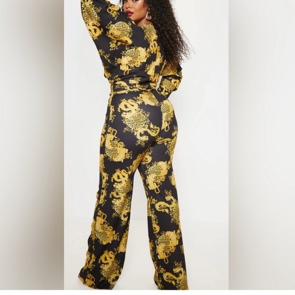 NWT PrettyLittleThing  - Plus Black Dragan Print Tie Front Jumpsuit - 1X - Picture 2 of 6